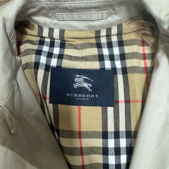 EUC Burberry Women's Hooded Trench Coat Beige Nova Check Lining Size 2 - Picture 6 of 8